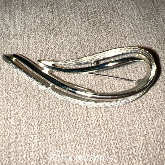 Bundle Sale 3 for $15 | Silver Tone Sarah Coventry Sarah Cov Brooch - Picture 1 of 7